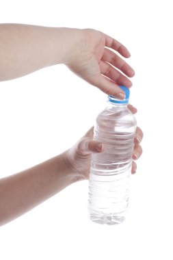 kadın bir şişe su açma
