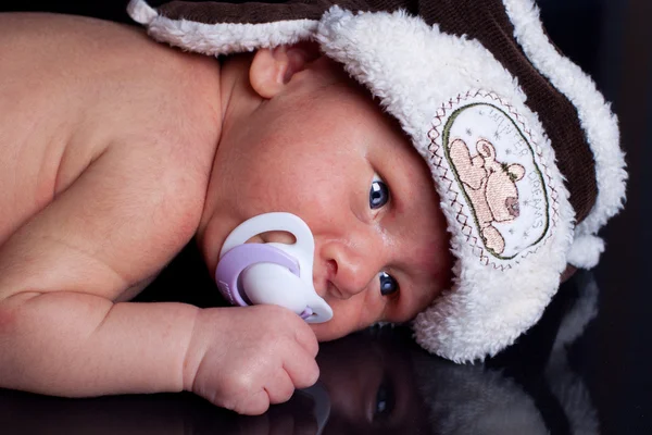 Yeni doğmuş bebek şapkası — Stok fotoğraf