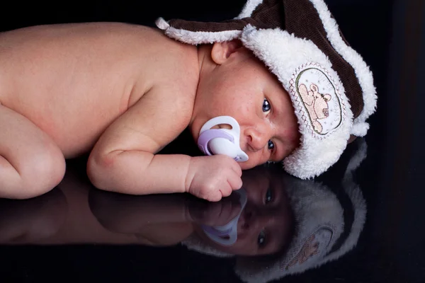 Newborn with hat — Stock Photo, Image