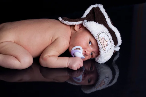 Novorozenec s kloboukem — Stock fotografie