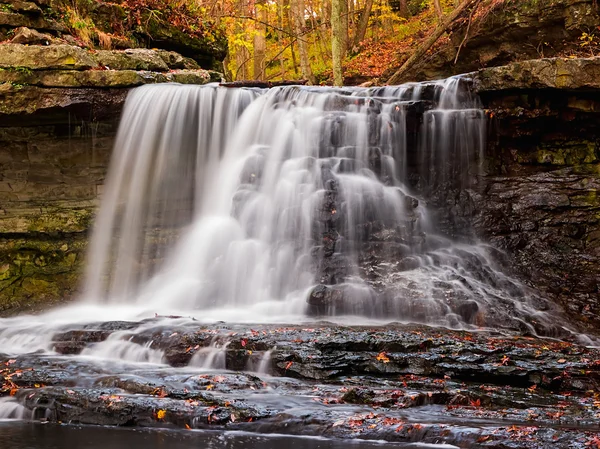 McCormick 's Creek Falls em Outono — Fotografia de Stock