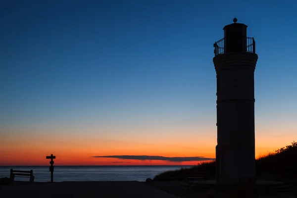 Під час заходу сонця маяк — стокове фото