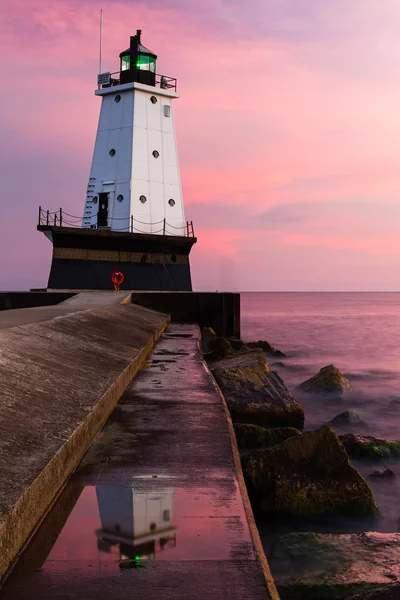 Leuchtturm bei Sonnenuntergang — Stockfoto