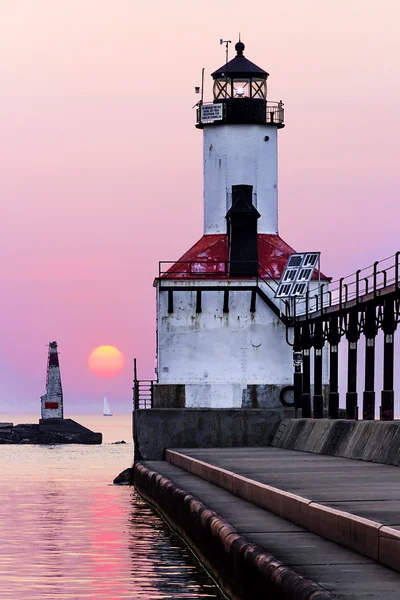 Michigan city ışık güneş batana — Stok fotoğraf