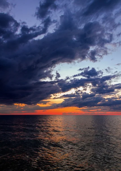 日没で大きな水 — ストック写真