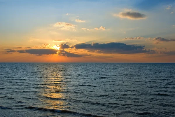 Ηλιοβασίλεμα σε θάλασσα — Φωτογραφία Αρχείου