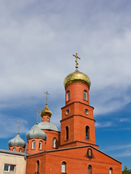 Křesťanský kostel z červených cihel — Stock fotografie