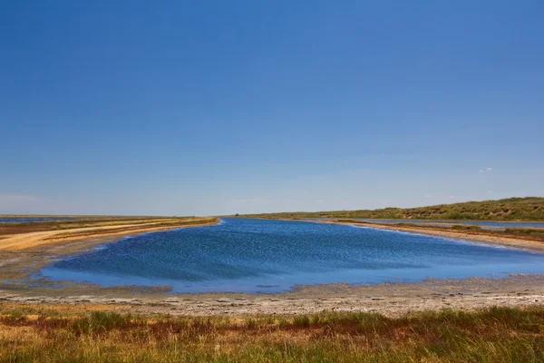 Blue lake in een steppe — Stockfoto
