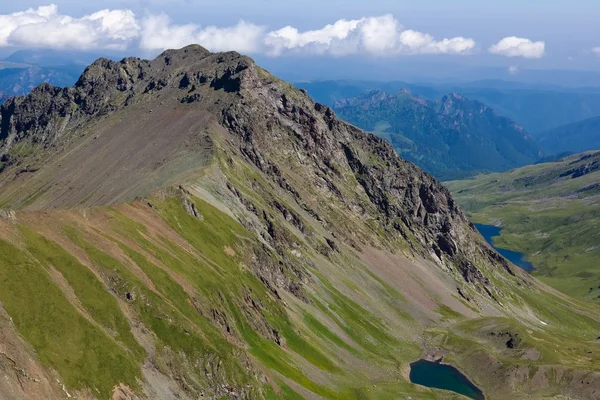 Gröna Kaukasus berg dalen — Stockfoto