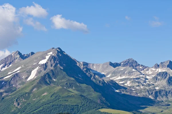 Bir yaz günü dağ sahne — Stok fotoğraf