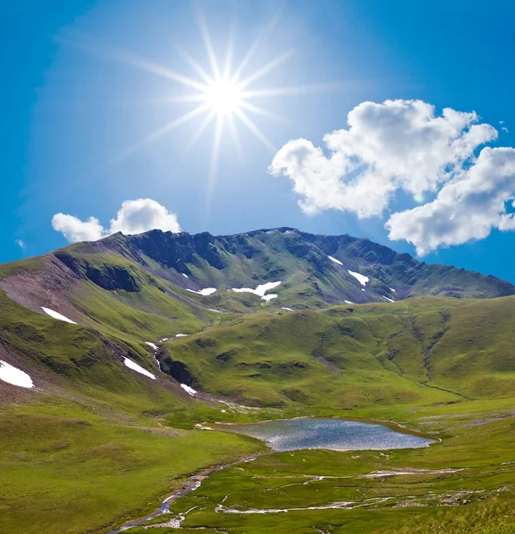 Güneşli dağ Vadisi — Stok fotoğraf
