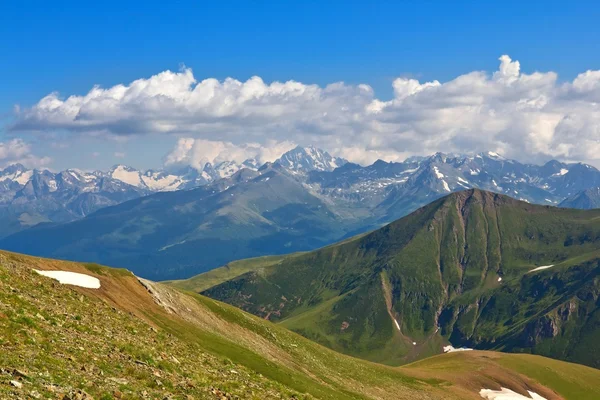 Vackra gröna bergslandskap — Stockfoto