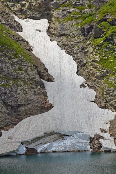 Gletscher nahe einem See — Stockfoto