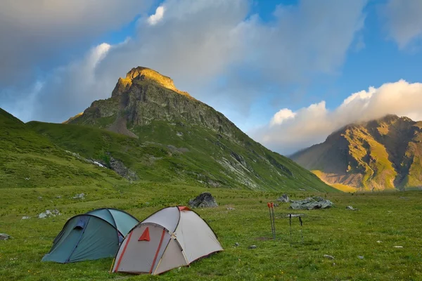 De manhã cedo acampamento turístico — Fotografia de Stock