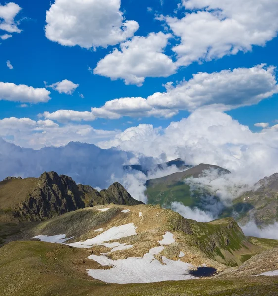 Гора країни Кавказу Росії — стокове фото