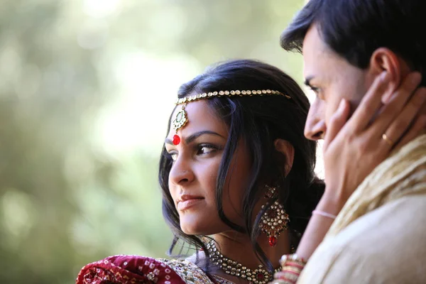 아름 다운 인도 커플 — 스톡 사진