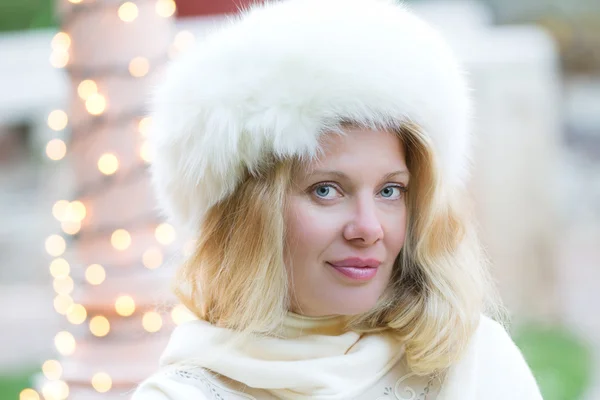 Beauté blonde en hiver — Photo