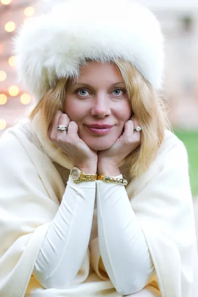 Kışın Blonde Güzellik — Stok fotoğraf
