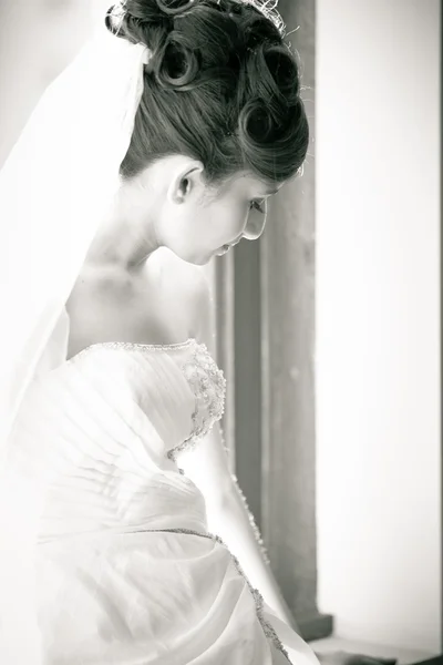 Schöne Braut Schwarz-Weiß-Porträt — Stockfoto