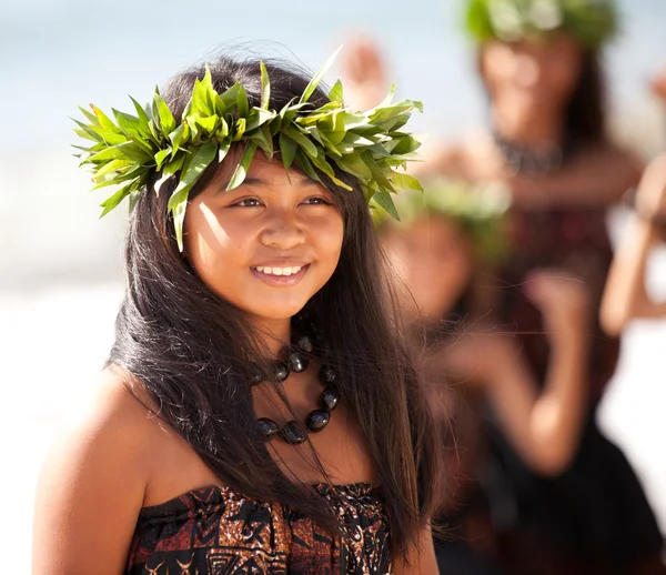 Прелестная полинезийская девочка — стоковое фото
