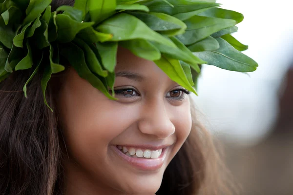 Красивая полинезийская девушка — стоковое фото