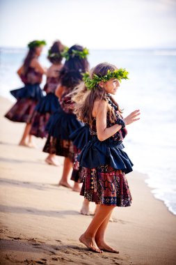 Maui Dancers clipart