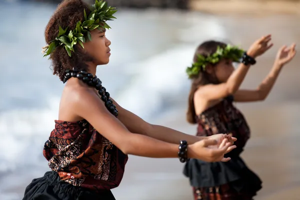 Polynesiska dansare — Stockfoto
