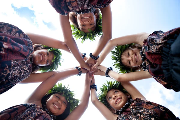 Gülümseyen hula kızları — Stok fotoğraf