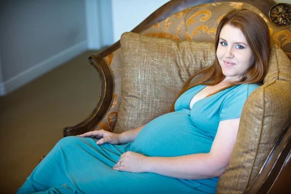 漂亮女人怀孕 — 图库照片