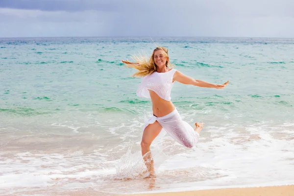 Pretty Fit Woman running in the water — Stock Photo, Image