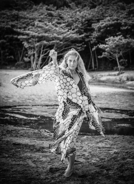 Kimono güzel kadın — Stok fotoğraf