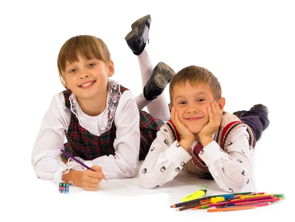 Due bambini che disegnano sul pavimento — Foto Stock