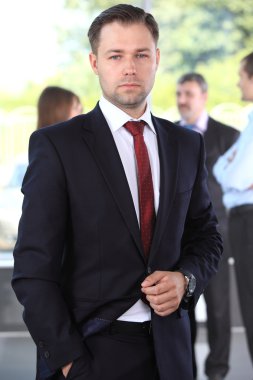 mutlu akıllı iş adamı