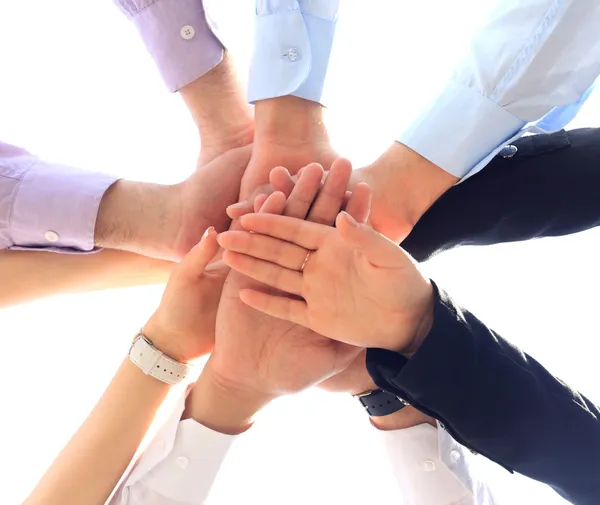 Equipe de negócios colocando as mãos em cima uns dos outros — Fotografia de Stock