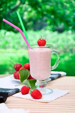 Çilekli milkshake