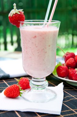 Çilekli milkshake