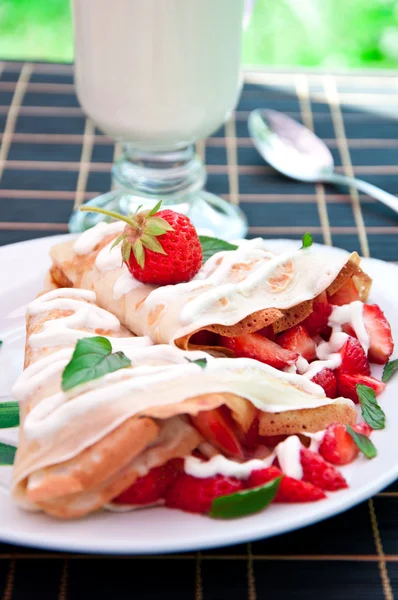 Leckere aromatisierte Pfannkuchen zum Frühstück — Stockfoto