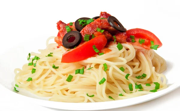 Espaguete com molho de tomate e salsicha — Fotografia de Stock