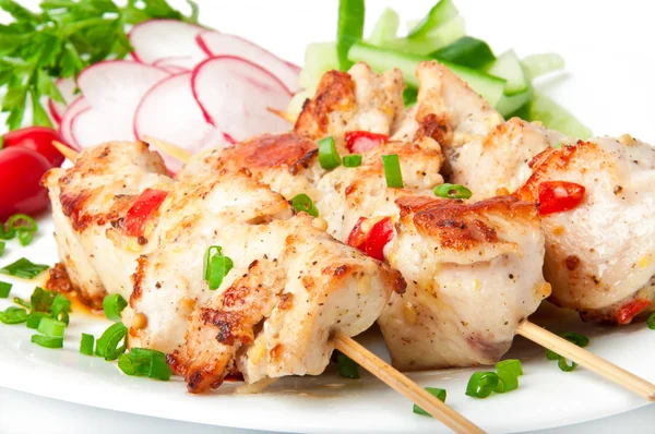 Chicken shish kebab with a garnish from vegetables — Stock Photo, Image
