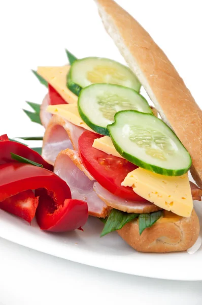 チーズ、トマトやねぎと健康なハムのサンドイッチ — ストック写真