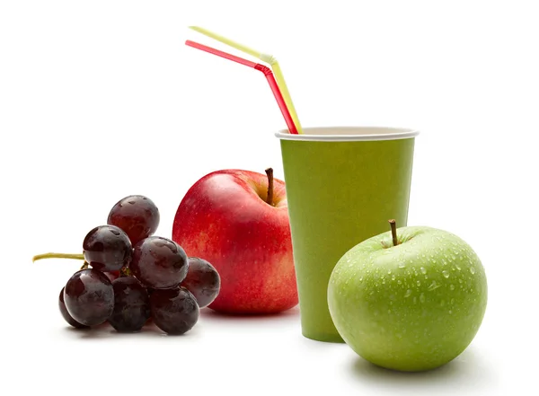 Paper cup with grapes and apples — Stock Photo, Image