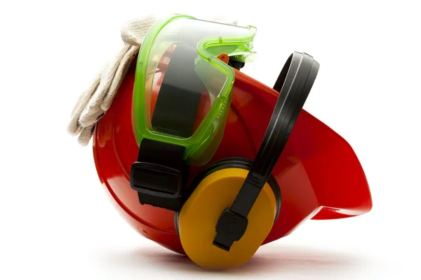 Casco de seguridad rojo con auriculares, gafas y guantes —  Fotos de Stock