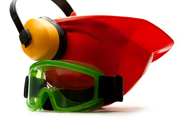 Casco di sicurezza rosso con auricolari e occhiali — Foto Stock