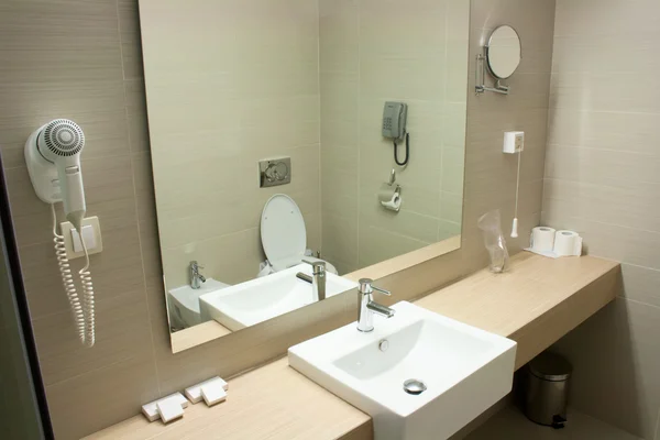 Design moderne d'une salle de bain — Photo
