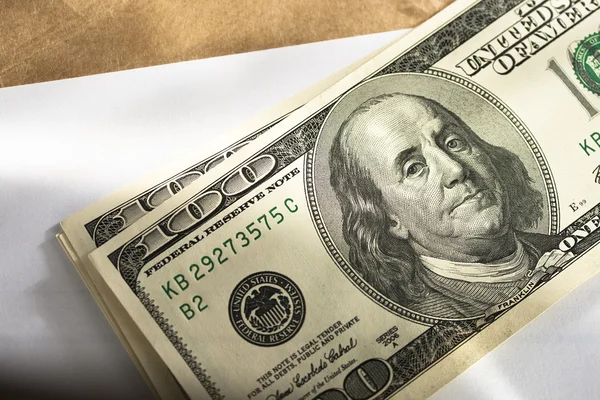 Dolarů na prázdný list papíru — Stock fotografie