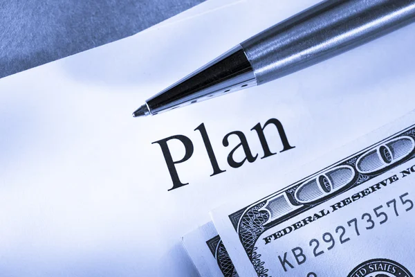 Plan conception with pen and money — Stock Photo, Image