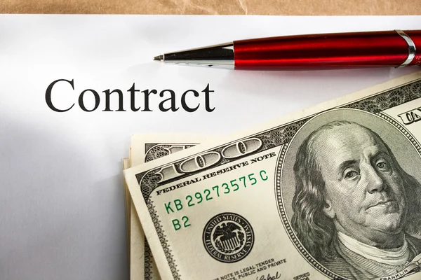 Contract conceptie met geld en pen — Stockfoto