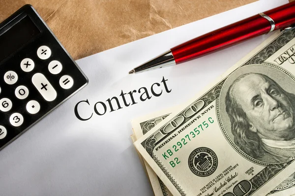 Contract conceptie met geld en rekenmachine — Stockfoto