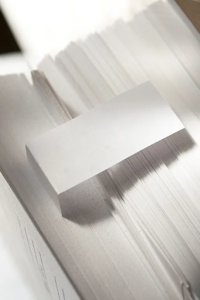 Stapel von Papierkarten — Stockfoto