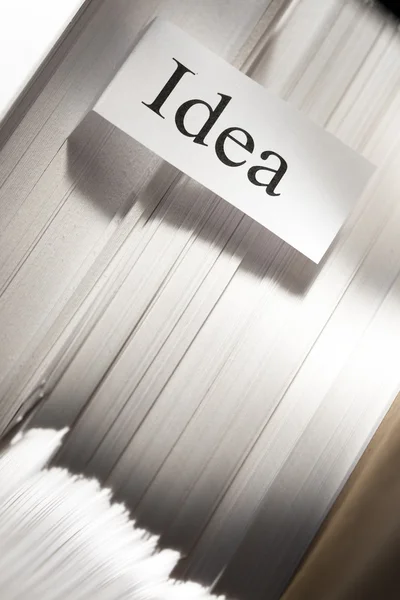Conception d'idées avec pile de cartes en papier — Photo